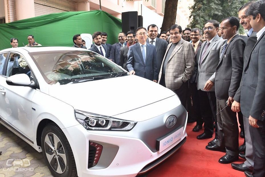 This Made-In-India Fast Charger Can Juice Up Electric Cars In Just 30 Minutes!