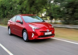 Toyota Prius Hybrid: Detailed Review Toyota Prius Hybrid: Detailed Review
