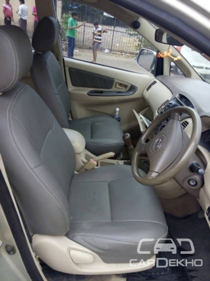 Toyota Innova 2.0 G (Petrol) 8 Seater BS IV Front View